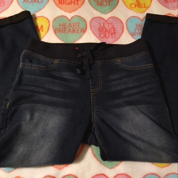 No Boundaries Capri Jeans